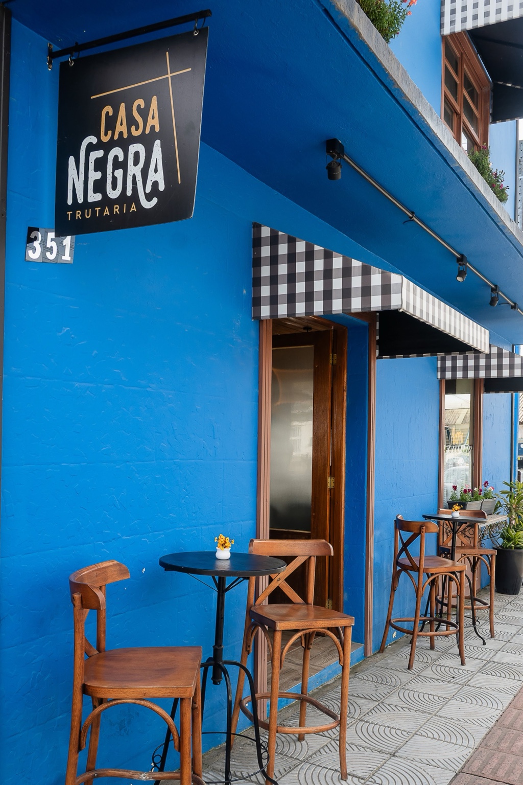 Fachada Casa Negra Trutaria