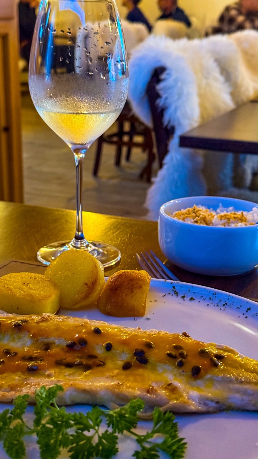 Truta ao molho de maracujá harmonizada com vinho branco